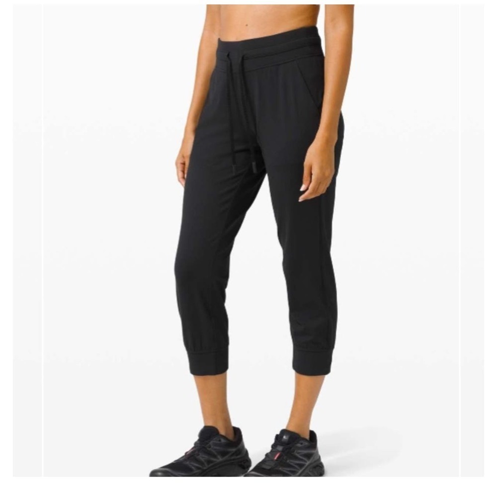 Lululemon Ready to Rulu Jogger Crop in Black womens size 2